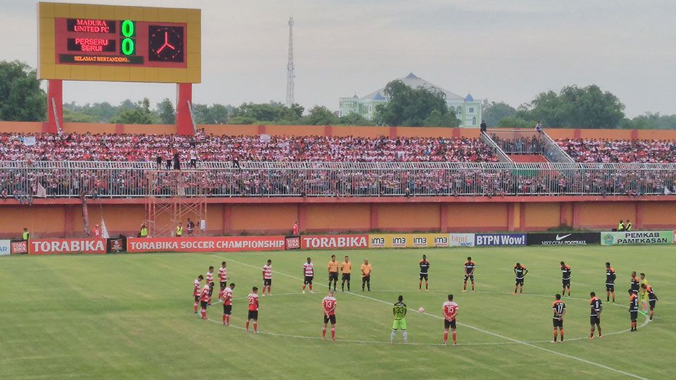 Suasana jelang kick off laga Madura United vs Perseru Serui. Copyright: &copy; IAN SETIAWAN/INDOSPORT